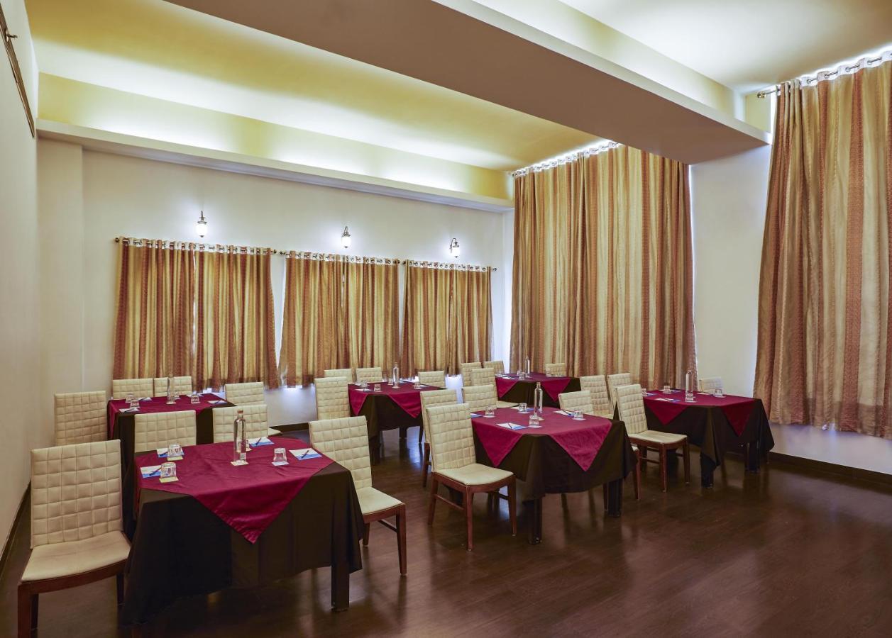 Hotel Club Mahindra Udajpur Zewnętrze zdjęcie
