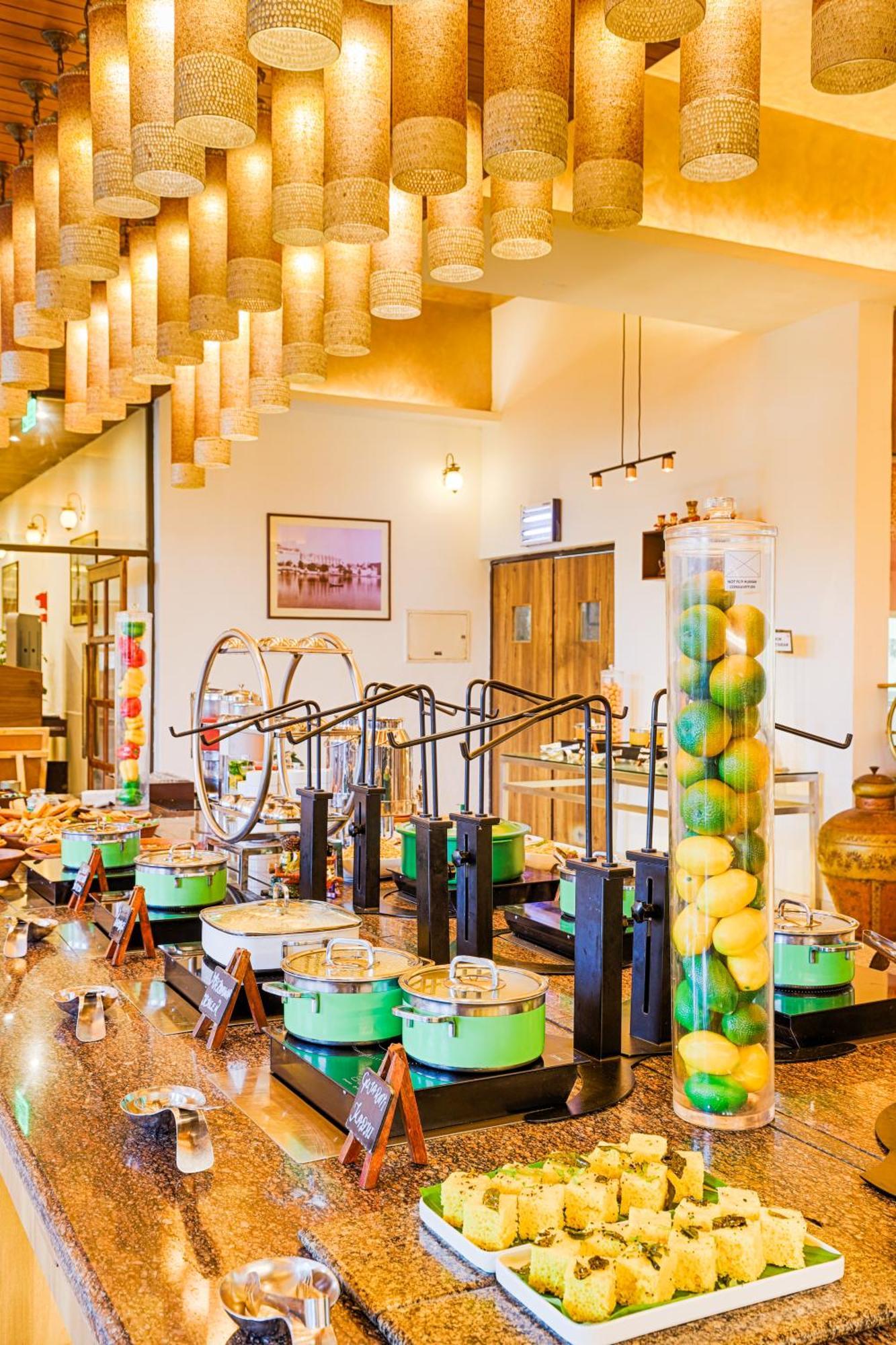 Hotel Club Mahindra Udajpur Zewnętrze zdjęcie