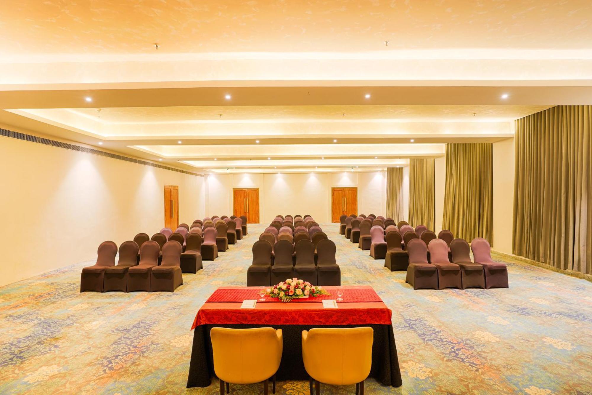 Hotel Club Mahindra Udajpur Zewnętrze zdjęcie