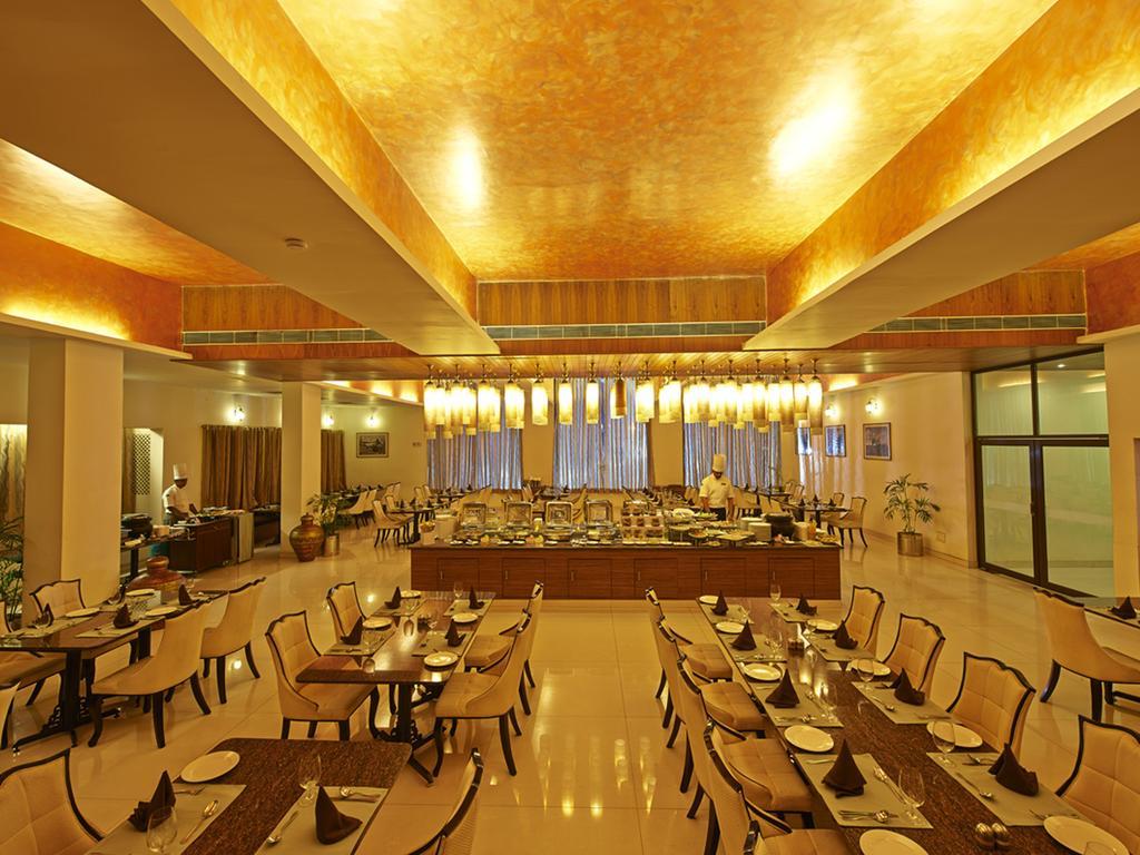 Hotel Club Mahindra Udajpur Zewnętrze zdjęcie